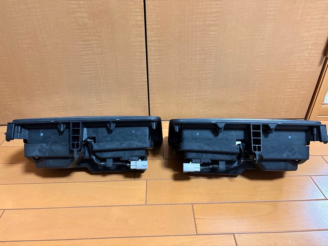 日野純正LEDテールランプ
