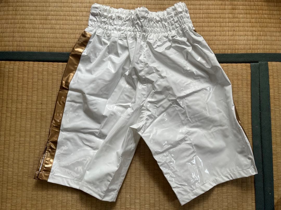 ミズノ製エナメルボクシングショーツ （白/ゴールド）※Lサイズ