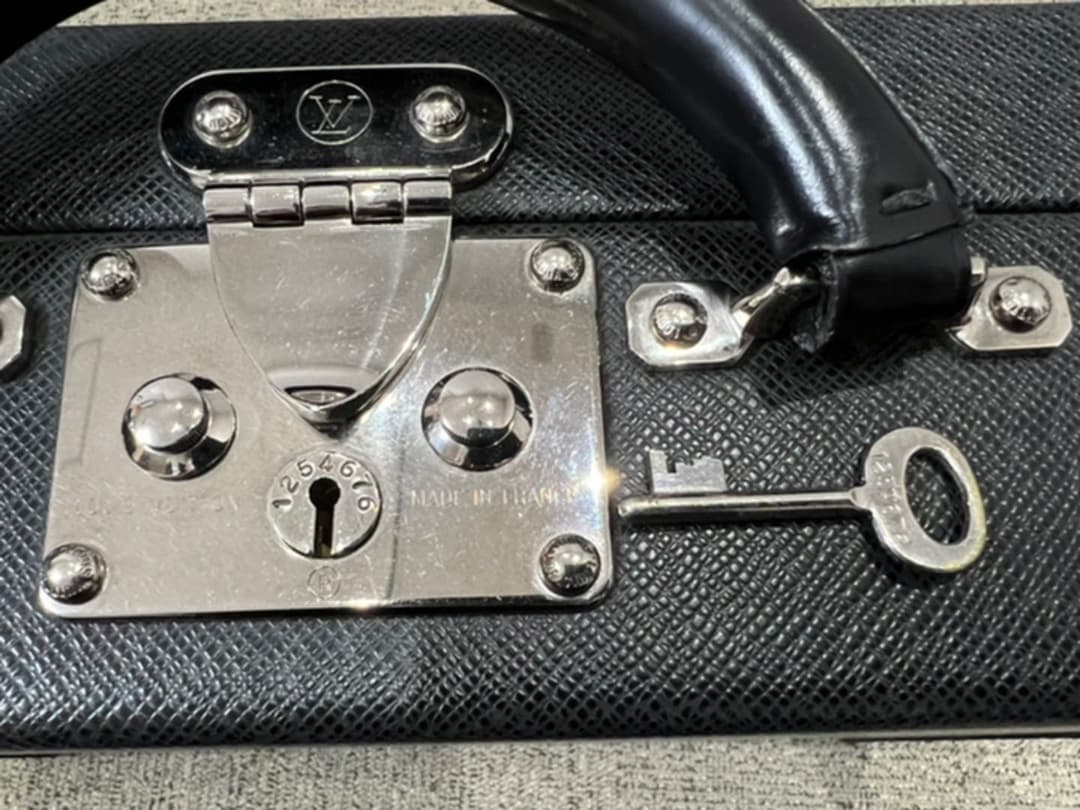 LOUIS VUITTON プレジデントタイガ　アタッシュ