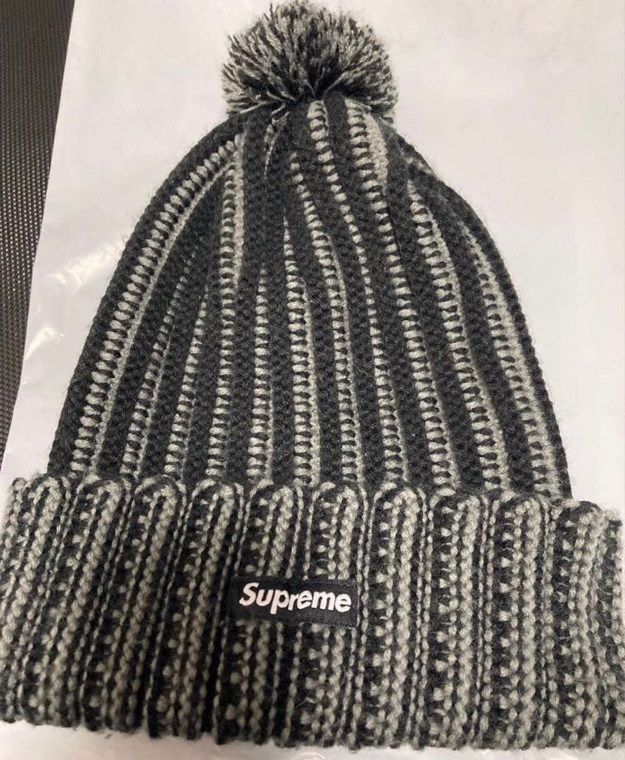 Supreme ボンボン付きニット帽 ブラック・グレー