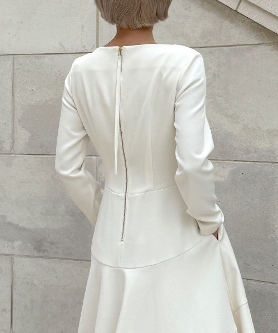 新品未使用タグ付き⭐︎JENNEフレア美ラインワンピース