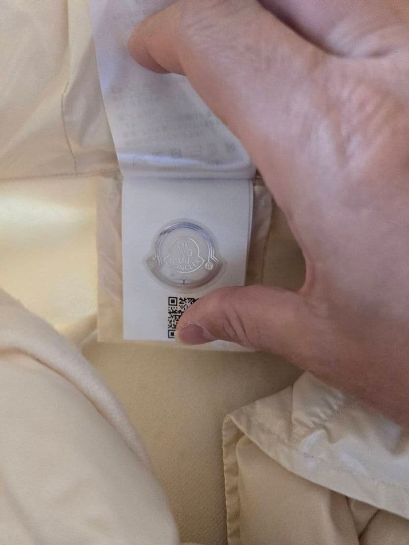 furucocoさま新品タグ付　モンクレール　MAMTELLA 　ケープコート