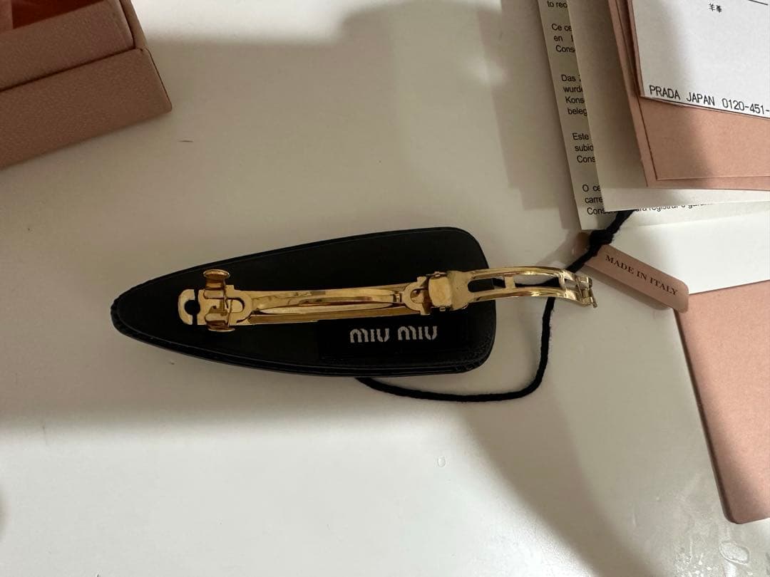 Miu Miu ヘアピン　ブラック