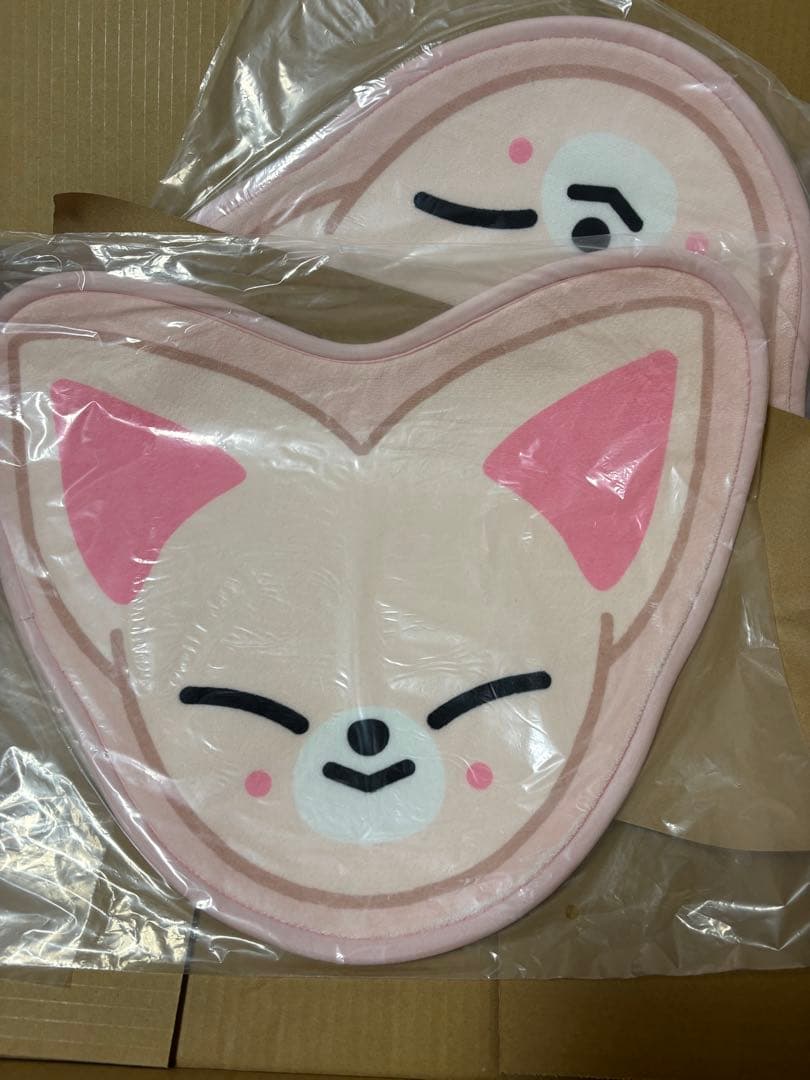 アイエン　うちわカバー　カーペット　stray kids フォクシニー