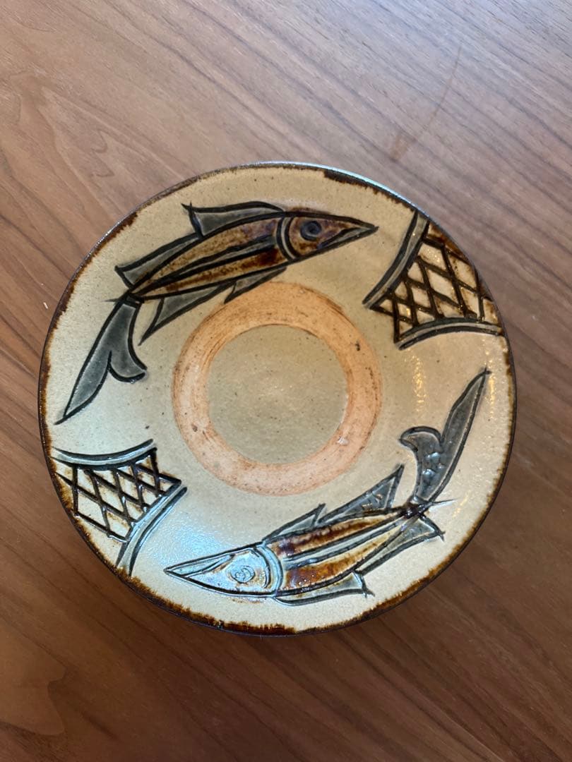 人間国宝 金城次郎 作　魚紋 7寸皿　共箱付き／壺屋焼・やちむん