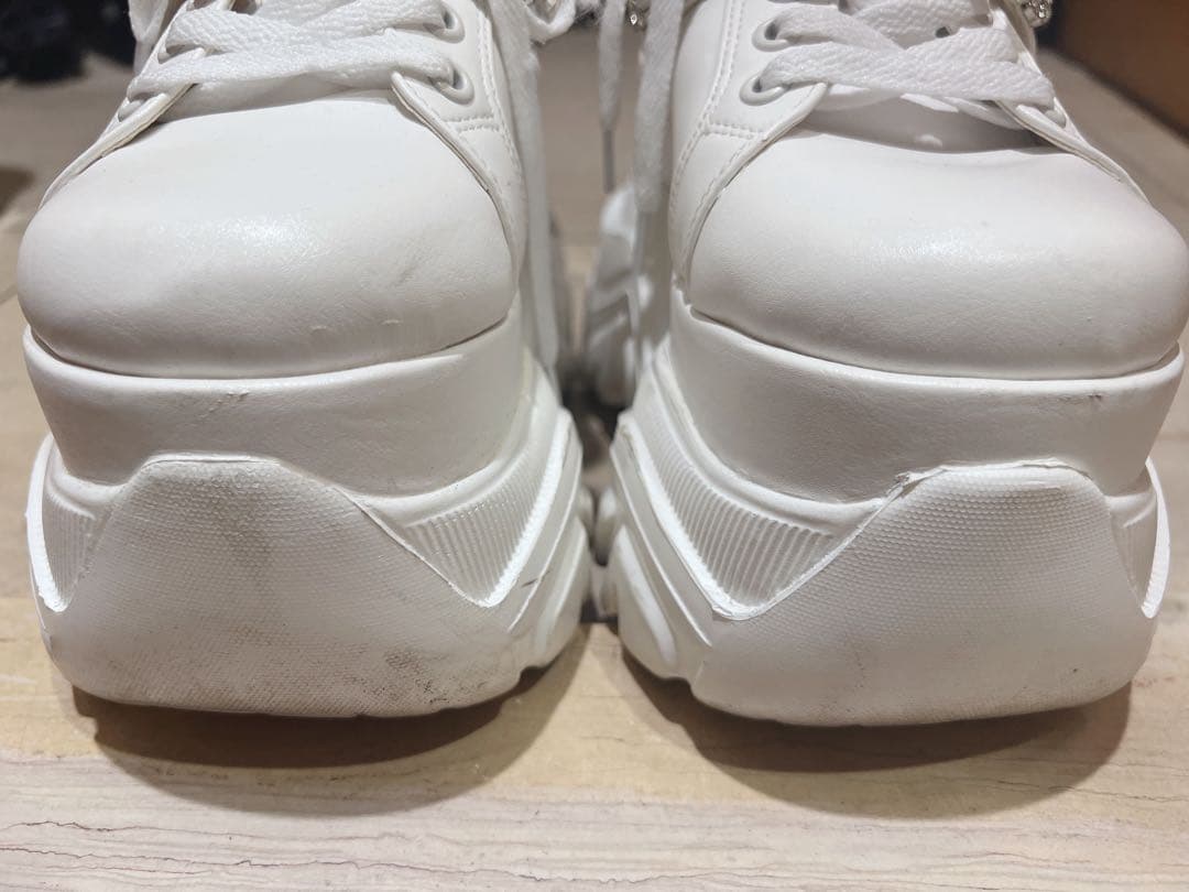 michellMacaron ボリュームソールビジューベルトスニーカー