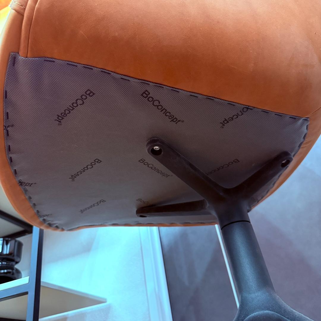 BoConcept ボーコンセプト ADELAIDE 回転式チェア レザー