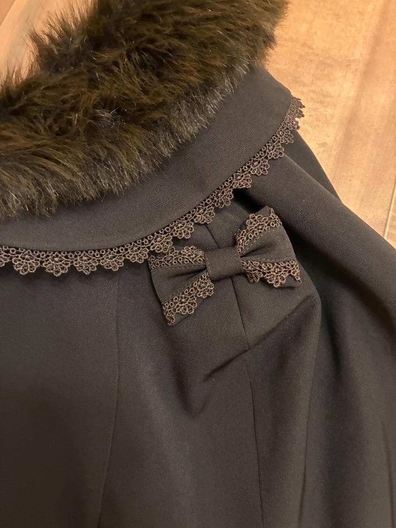 Innocent World　アリエスケープ　ショートケープコート