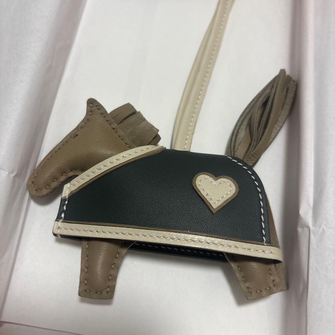 エルメス ロデオ PM ロベオクール K刻 ハート ベージュマルファ チャーム