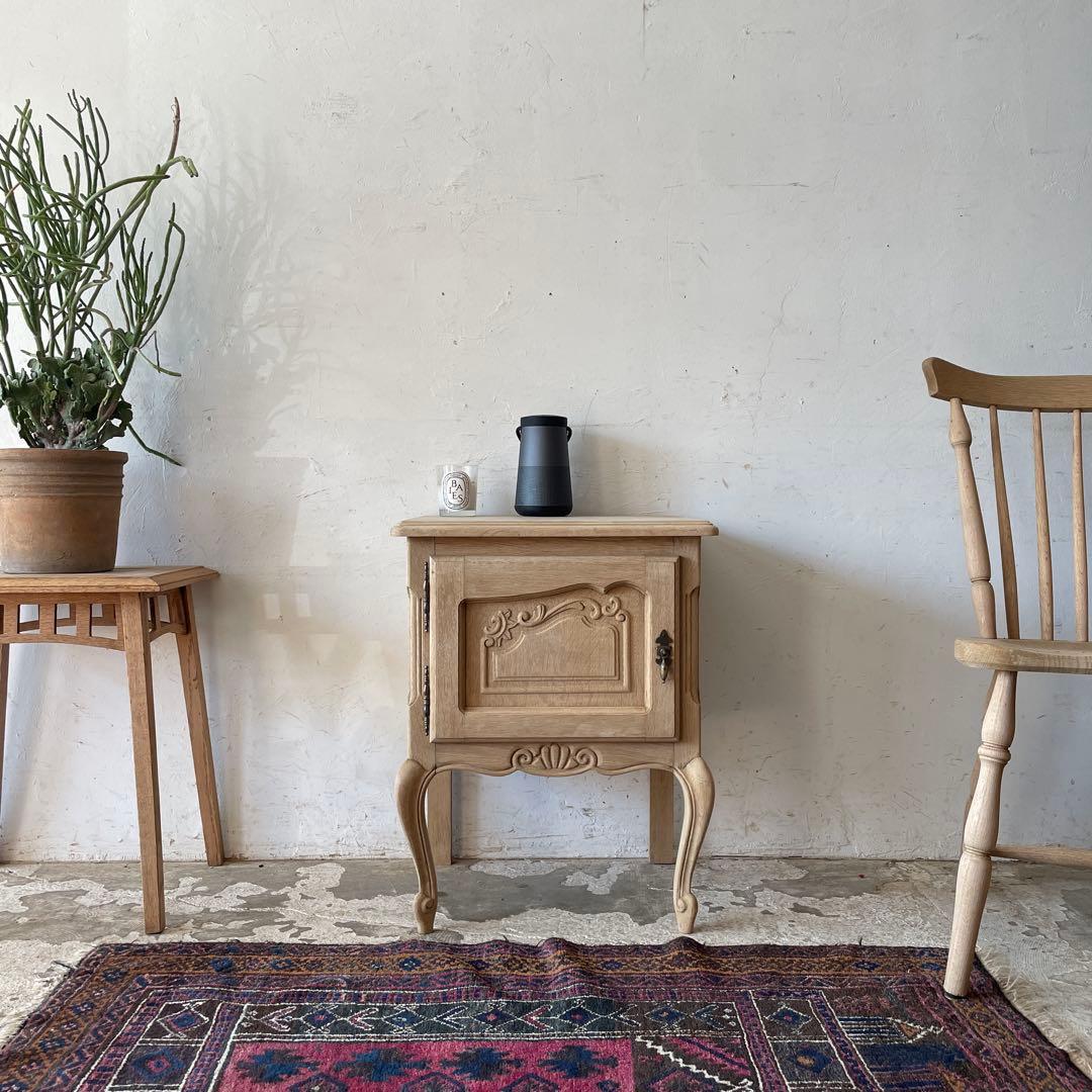 ビンテージ キャビネットベッドサイドテーブル 　猫脚　右開き　剥離