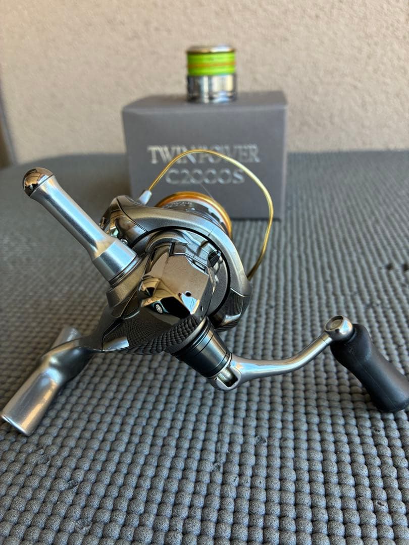 Shimano 11ツインパワーC2000S C 1000Sスプール付き