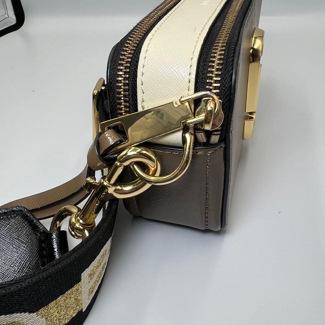 p*9様 マークジェイコブス スナップショット ショルダーバッグ ロゴ ベージュ