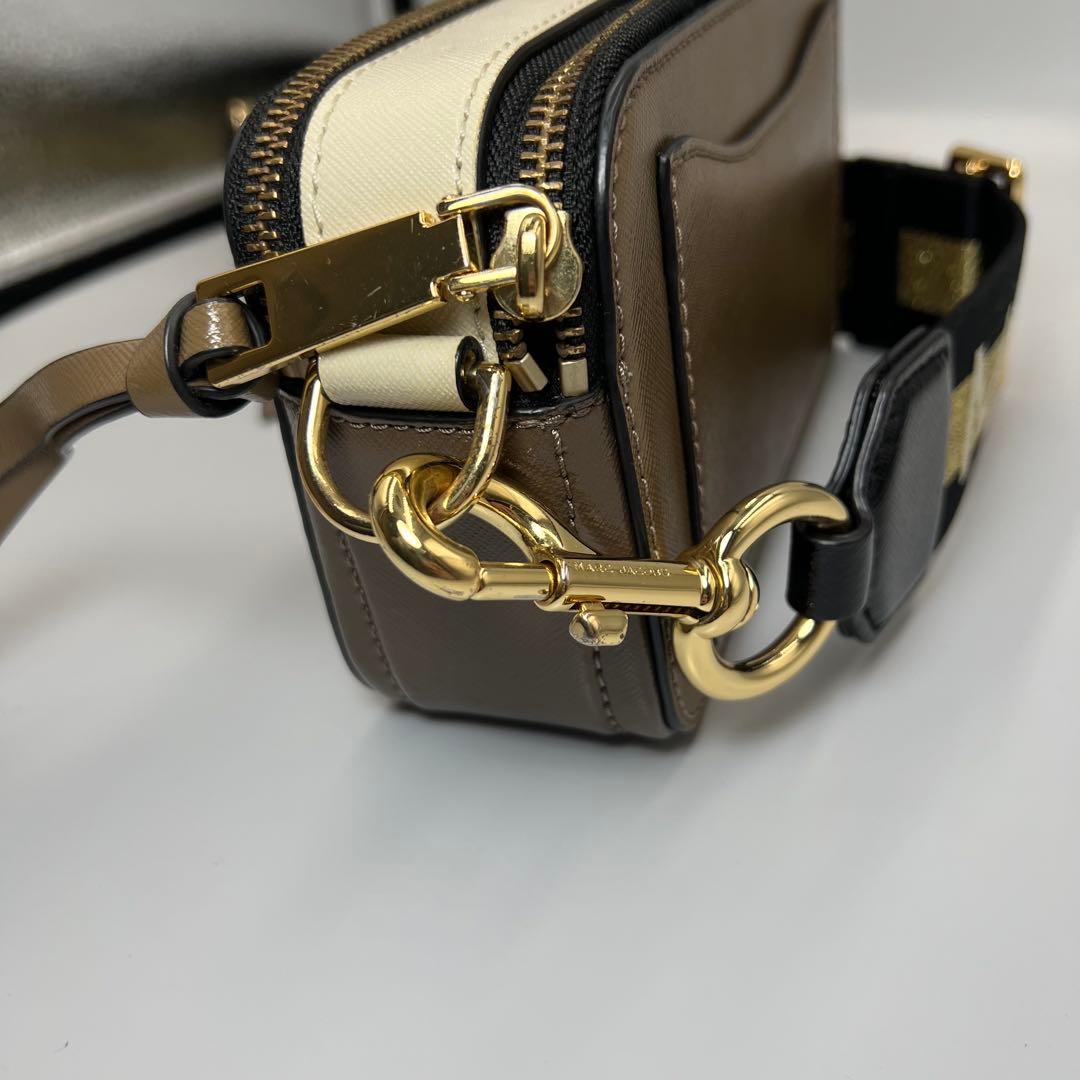 p*9様 マークジェイコブス スナップショット ショルダーバッグ ロゴ ベージュ