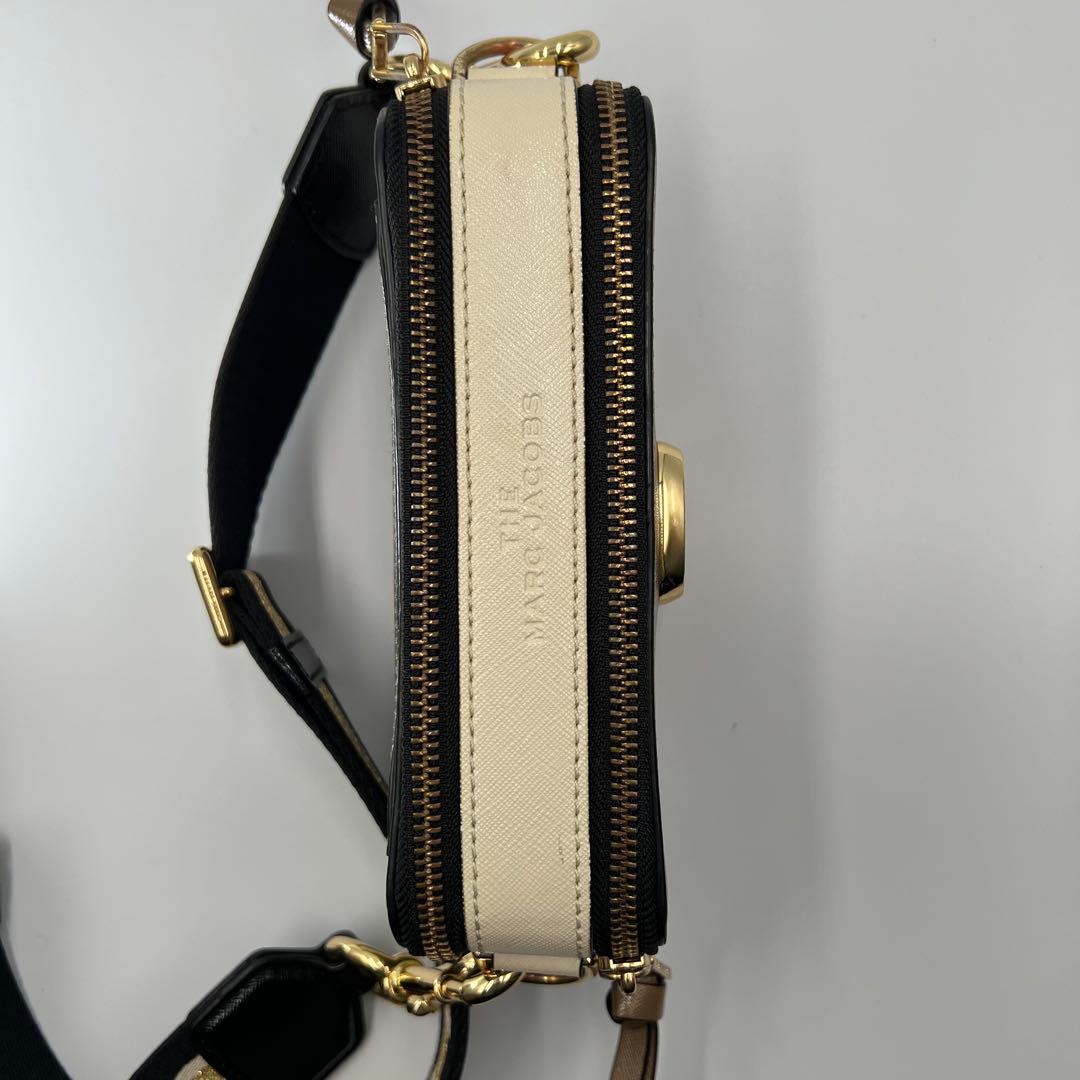 p*9様 マークジェイコブス スナップショット ショルダーバッグ ロゴ ベージュ