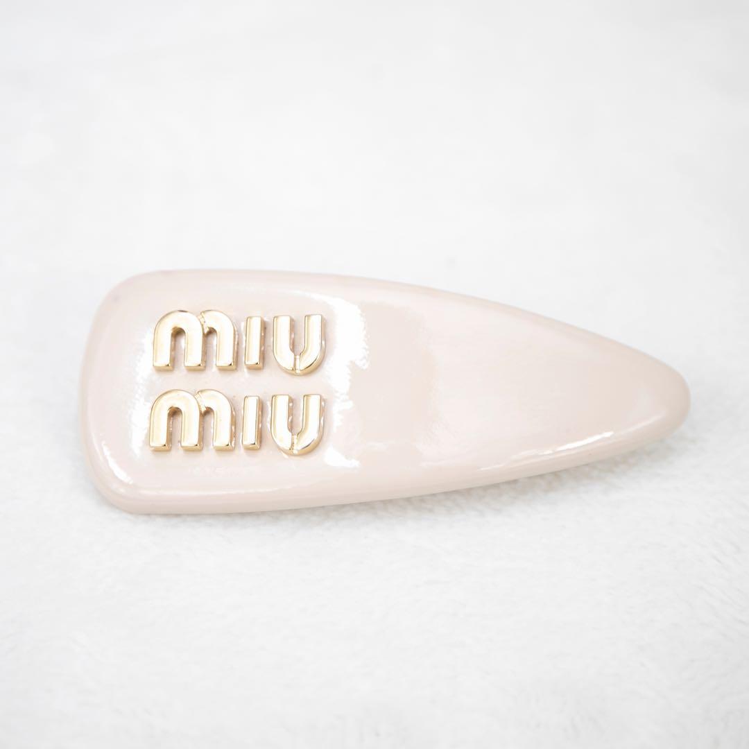 ミュウミュウ ヘアピン ヘアクリップ バレッタ ベージュ レディース 正規品