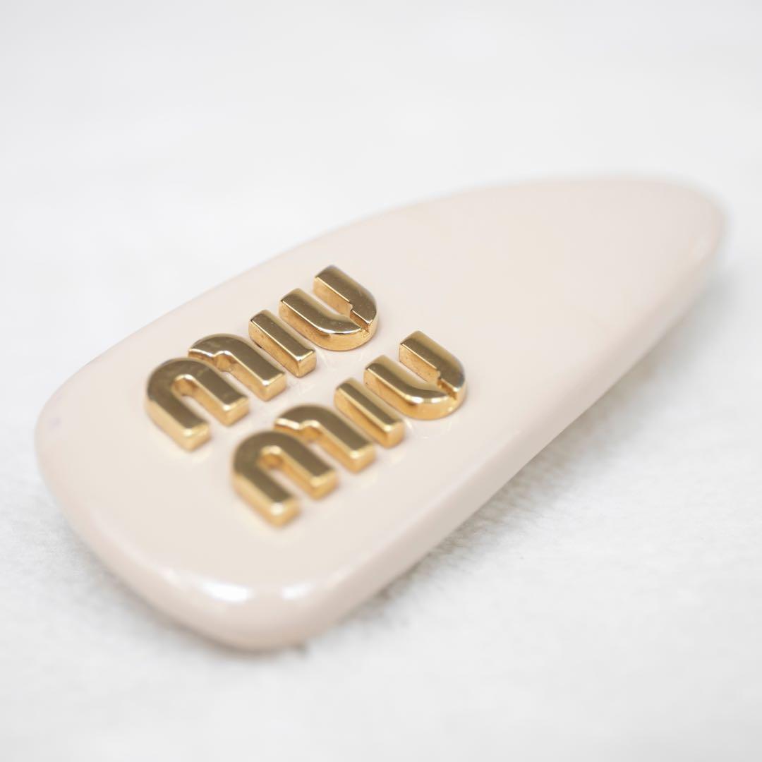 ミュウミュウ ヘアピン ヘアクリップ バレッタ ベージュ レディース 正規品