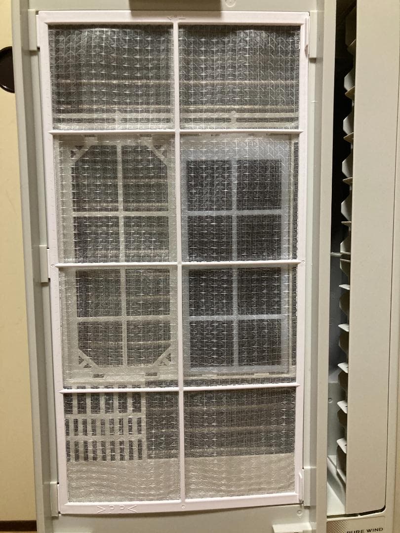 ★未使用近く2025年最新型　コロナ窓用エアコン CW-F1825R-W冷房専用