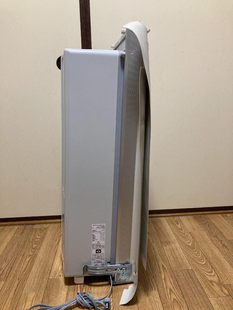 ★未使用近く2025年最新型　コロナ窓用エアコン CW-F1825R-W冷房専用