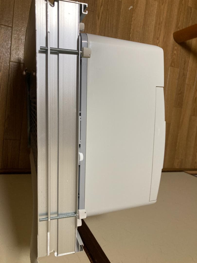 ★未使用近く2025年最新型　コロナ窓用エアコン CW-F1825R-W冷房専用