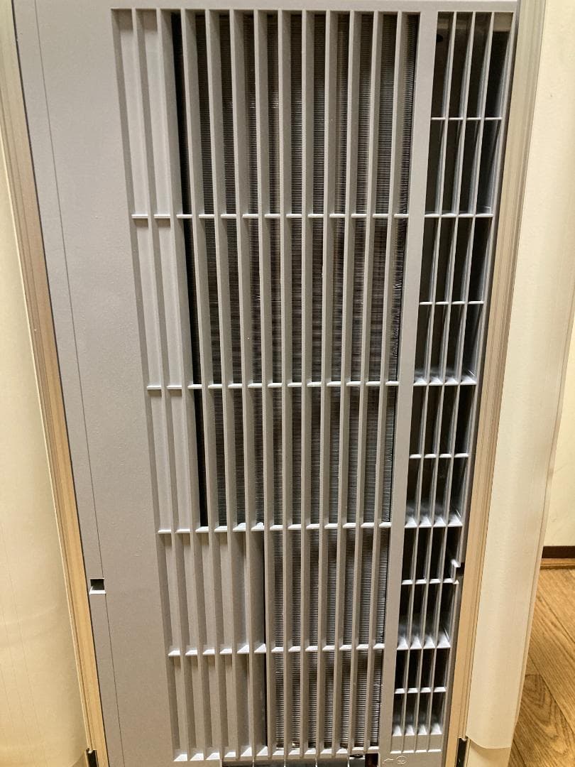 ★未使用近く2025年最新型　コロナ窓用エアコン CW-F1825R-W冷房専用