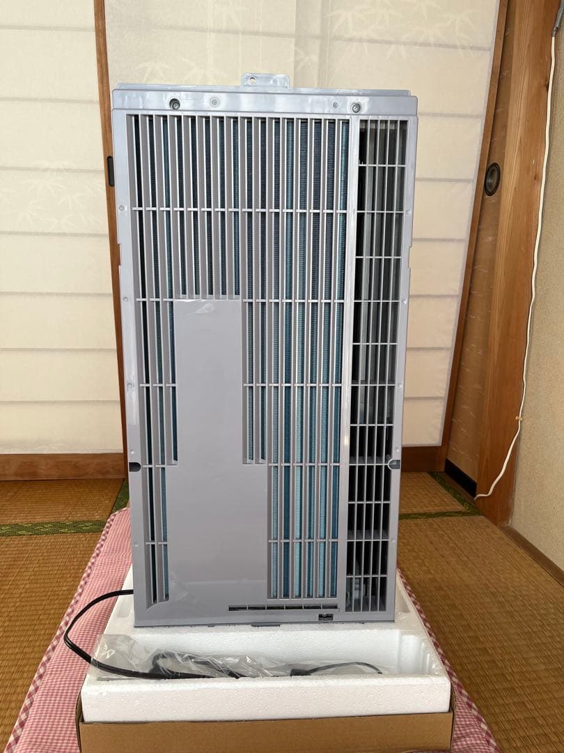 トヨトミ窓用エアコン　2024年製TIW-A1824