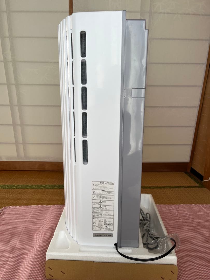 トヨトミ窓用エアコン　2024年製TIW-A1824