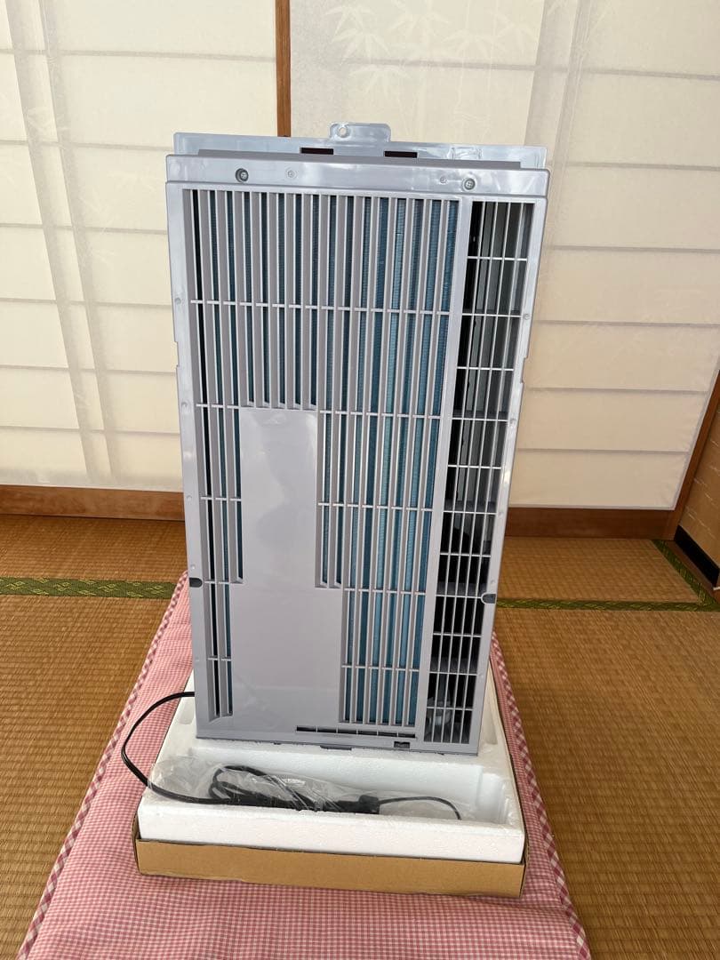 トヨトミ窓用エアコン　2024年製TIW-A1824