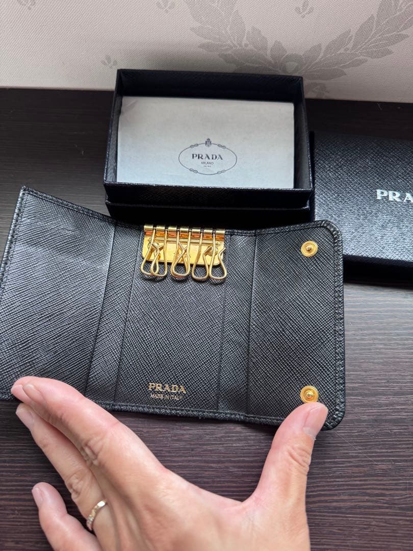 極美品 PRADA 6連 キーケース サフィアーノ ブラック
