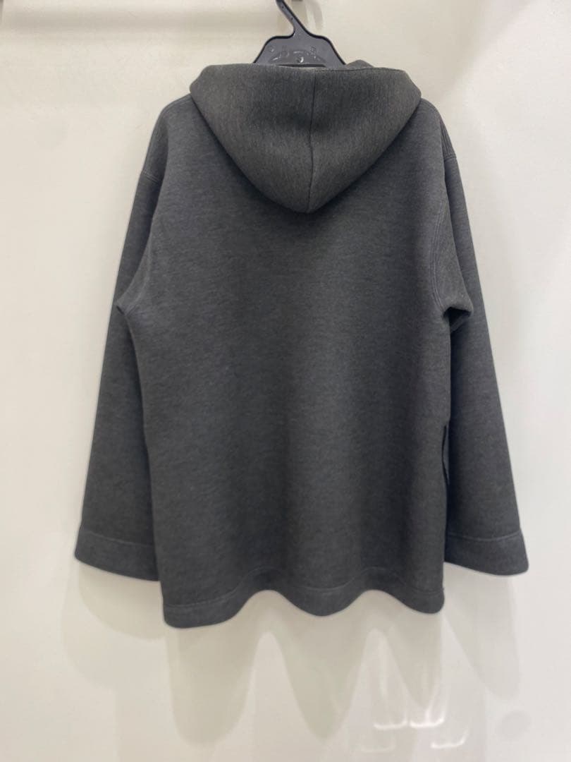 バジーレ28 フードパーカー