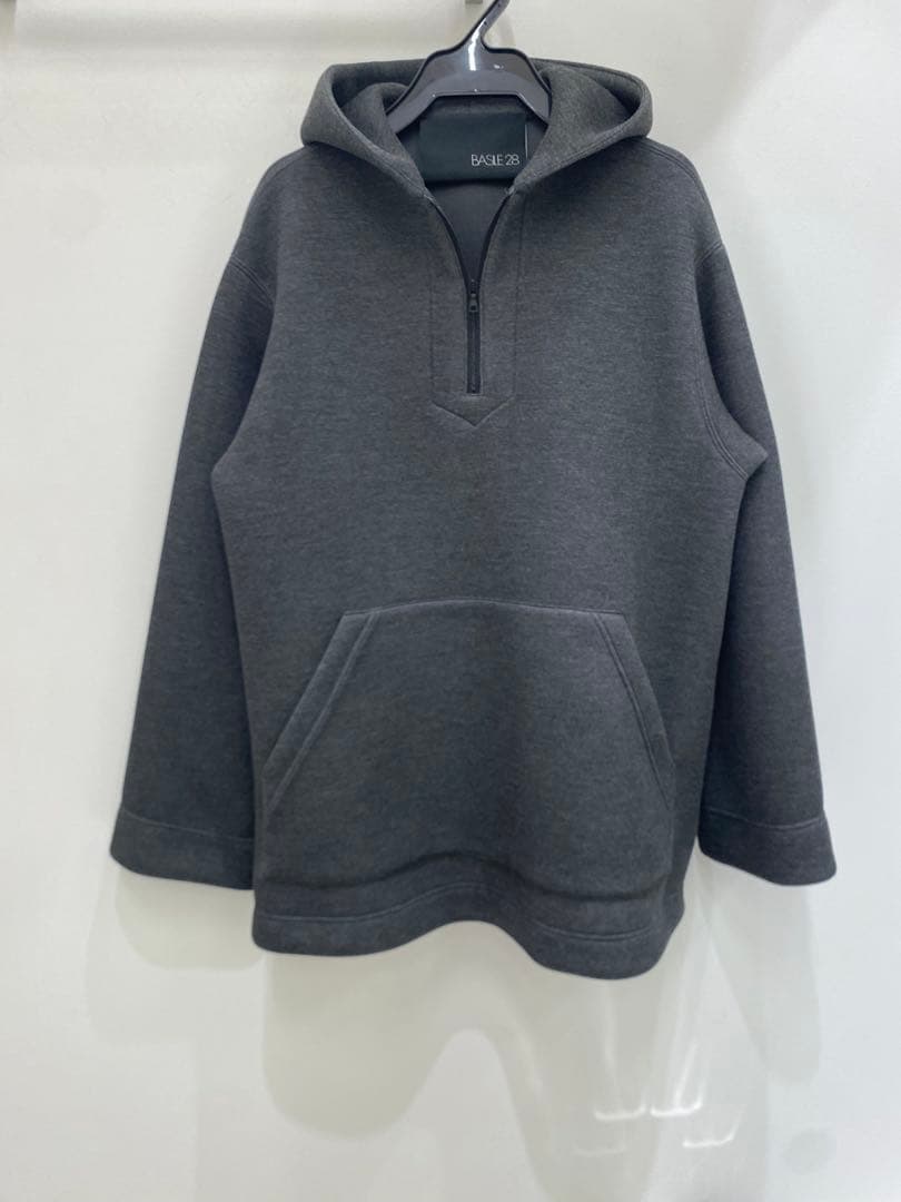 バジーレ28 フードパーカー