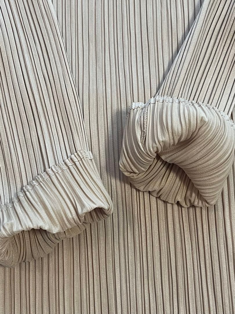 PLEATS PLEASE 長袖 ベージュ カットソー 軽く暖か✨重ね着に◎