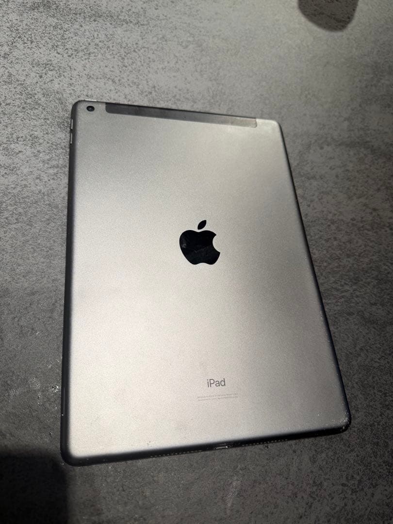 Apple iPad 第8世代　32GBスペースグレー 本体