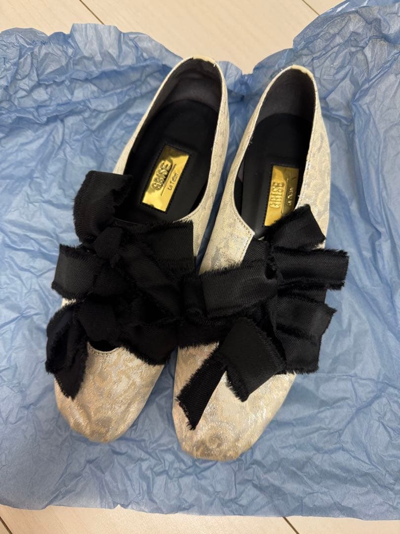 GRISE サテンリボンバレリーナ