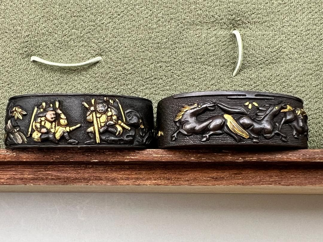 【海】江戸明治期　日本刀装具 人物馬文　金象嵌　縁頭　２点　骨董品　美術品