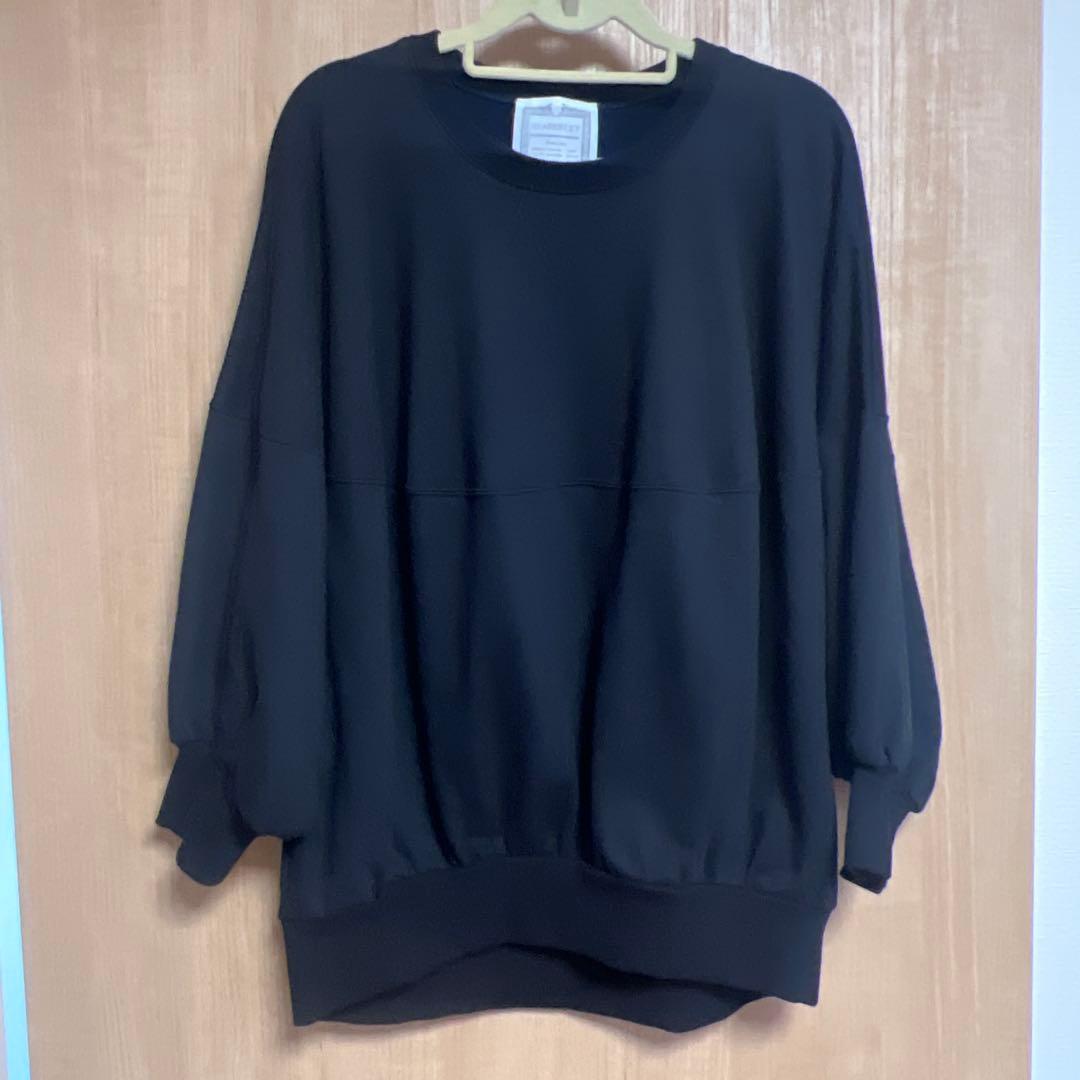 【ビアズリ-】BEARDSLEY ぷっくり裏毛袖ボリュームカットソー　ブラック