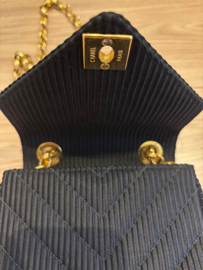 CHANEL ブラック コーデュロイ パーティーバッグ