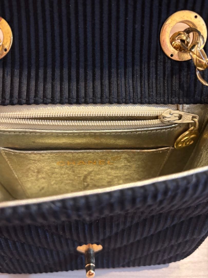 CHANEL ブラック コーデュロイ パーティーバッグ