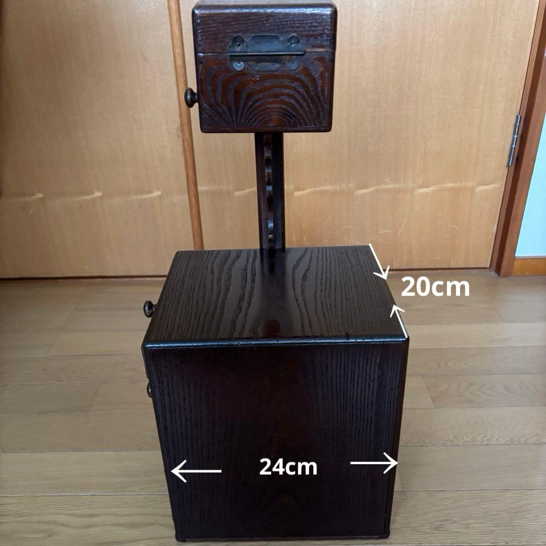 アンティークの木製の裁縫箱