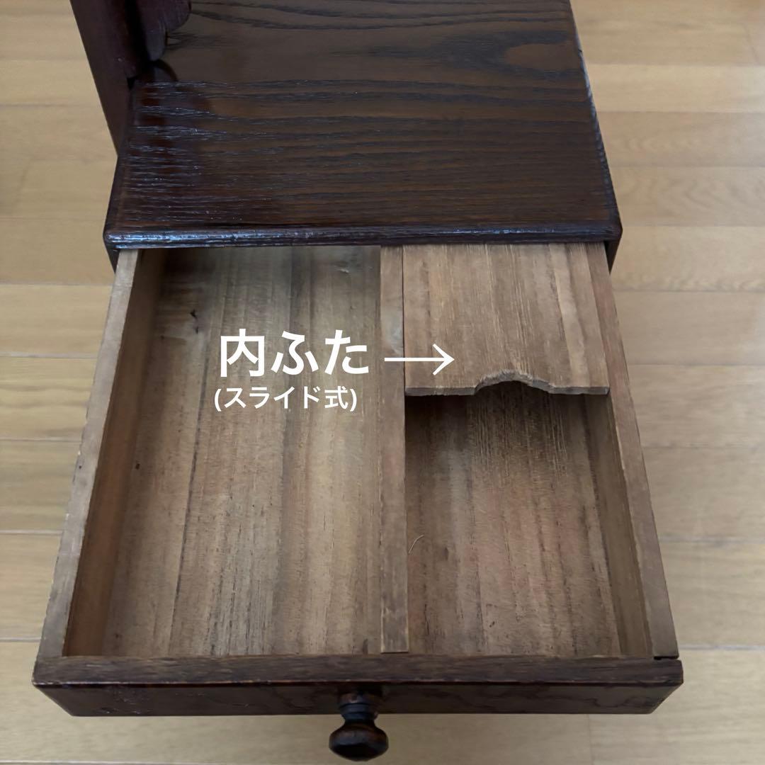 アンティークの木製の裁縫箱