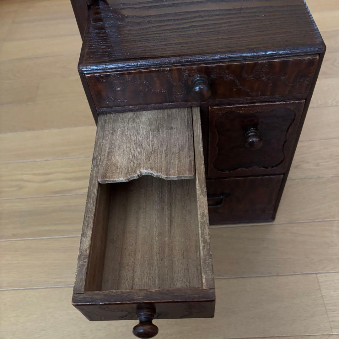 アンティークの木製の裁縫箱
