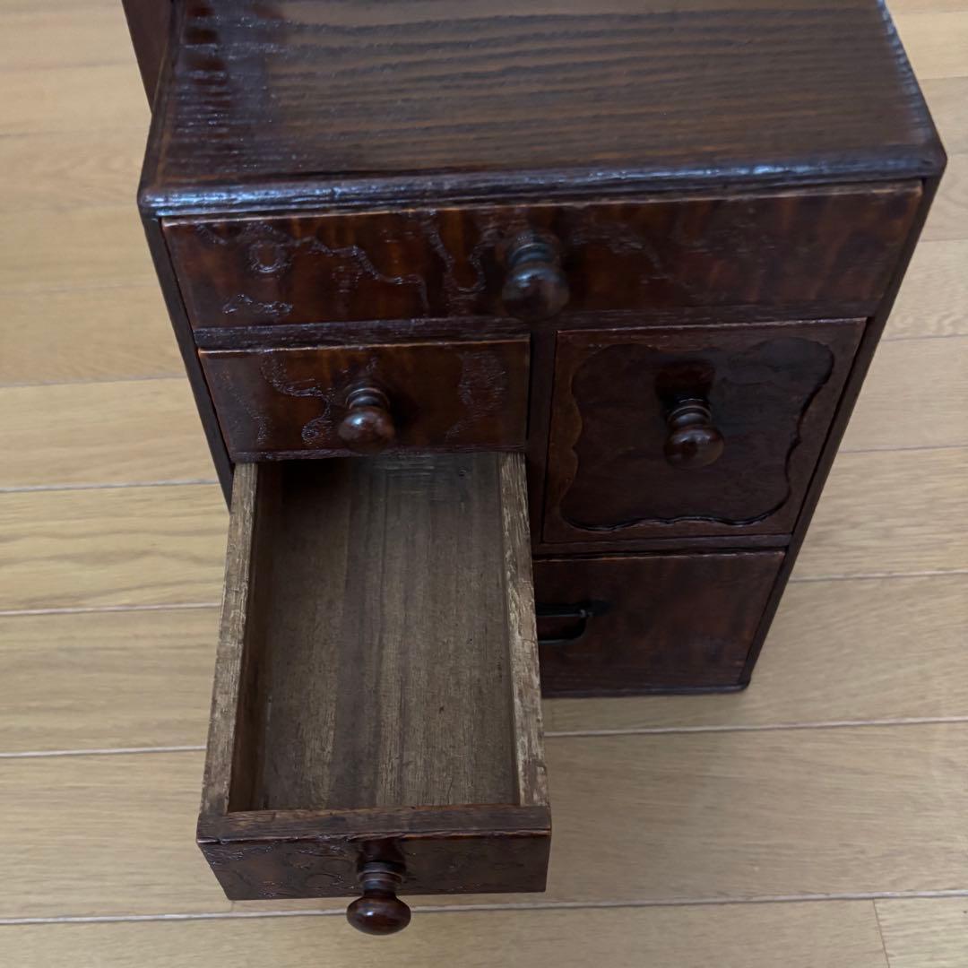 アンティークの木製の裁縫箱