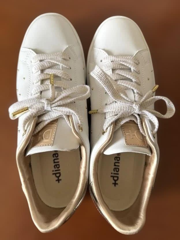 +dianaプラスダイアナ ホワイト×ゴールドスタッズスニーカー24.5cm箱付