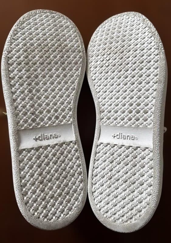 +dianaプラスダイアナ ホワイト×ゴールドスタッズスニーカー24.5cm箱付