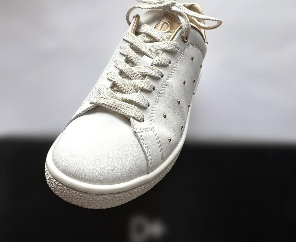 +dianaプラスダイアナ ホワイト×ゴールドスタッズスニーカー24.5cm箱付