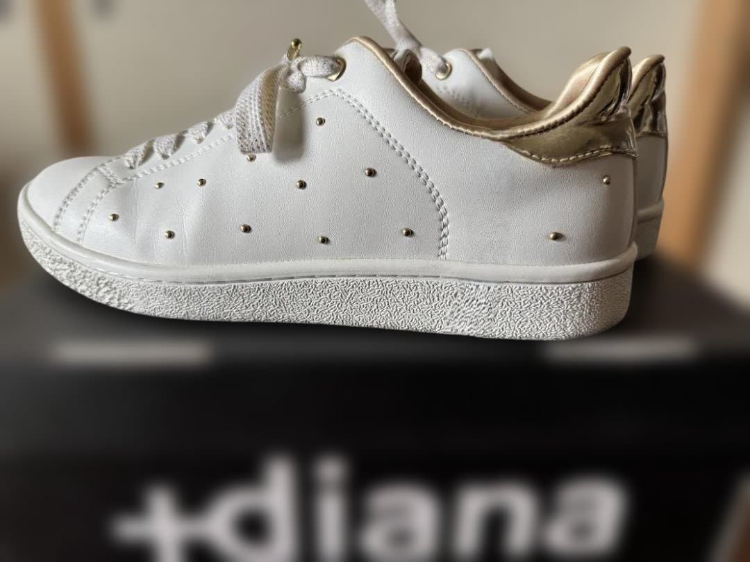 +dianaプラスダイアナ ホワイト×ゴールドスタッズスニーカー24.5cm箱付