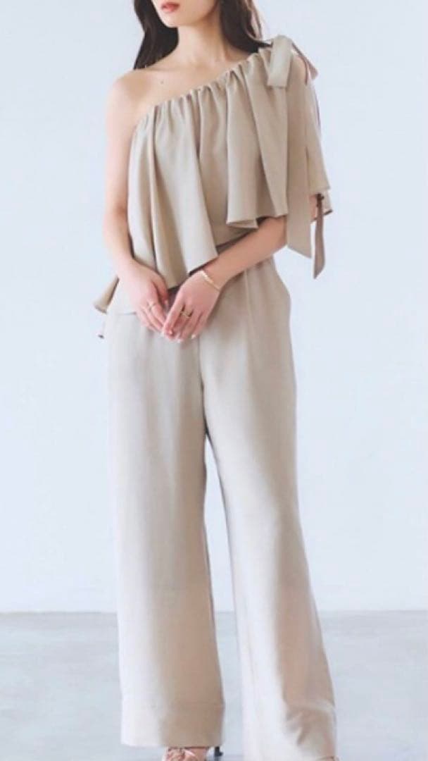 【anuans】新品ワンショルフリルオールインワン Sサイズ ベージュ