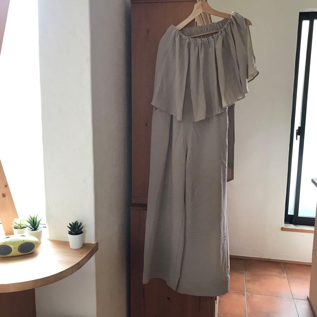 【anuans】新品ワンショルフリルオールインワン Sサイズ ベージュ