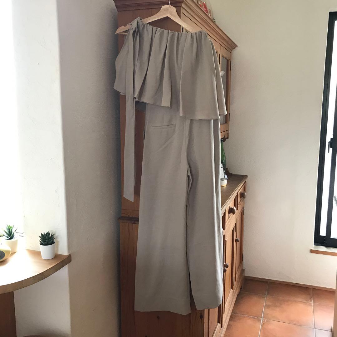 【anuans】新品ワンショルフリルオールインワン Sサイズ ベージュ