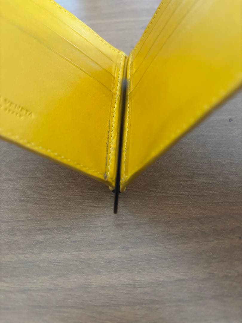 BOTTEGA VENETAイントレチャート　マネークリップ　イエロー