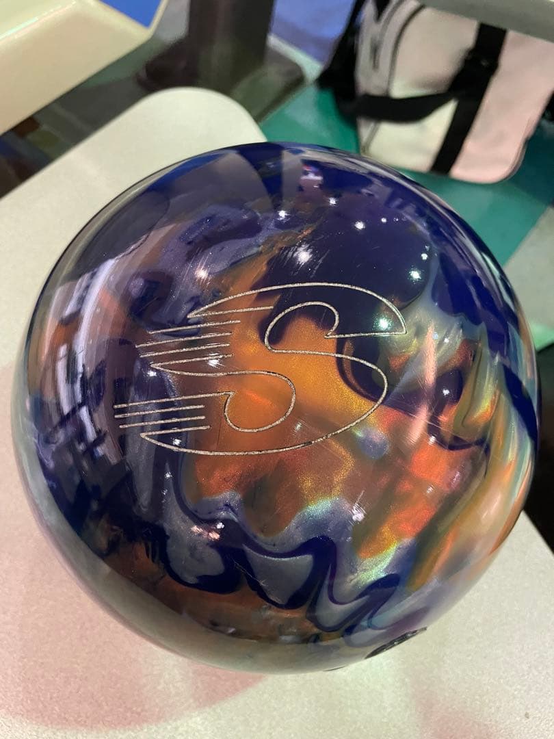 『週末セール』Storm ボウリングボール　イクイノックス １５ポンド